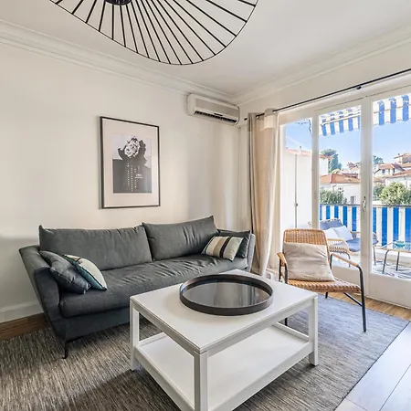 Apartment Grand 2 Pieces Avec Belle Terrasse *le Cannet